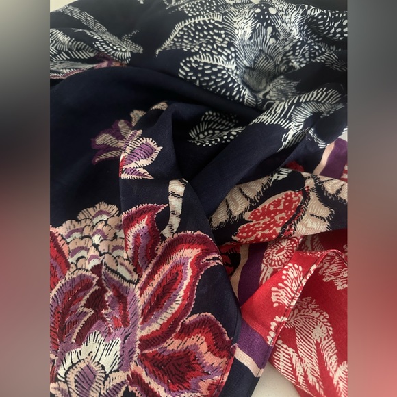 Chico’s scarf 24by72 inches-Colorful -Gentle wash with cold water - Picture 7 of 8